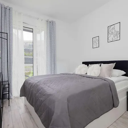 Stylish With Garden In Quiet Neighborhood By Renters *