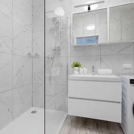 Stylish With Garden In Quiet Neighborhood By Renters * ワルシャワ