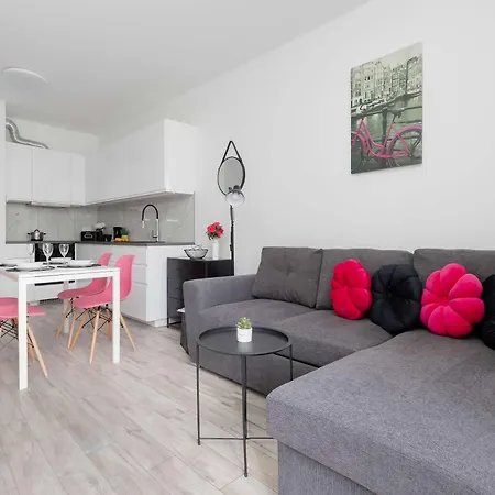 Stylish With Garden In Quiet Neighborhood By Renters * ワルシャワ