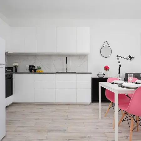 Stylish With Garden In Quiet Neighborhood By Renters ワルシャワ