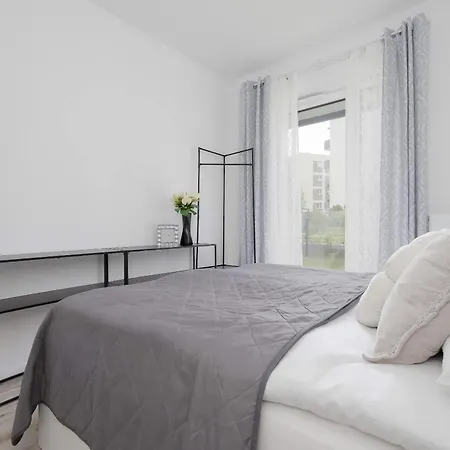 Stylish With Garden In Quiet Neighborhood By Renters *