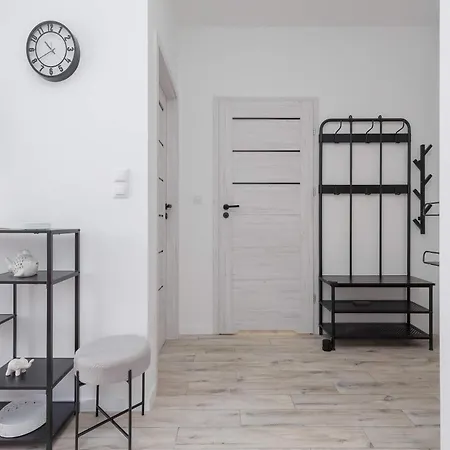 Stylish With Garden In Quiet Neighborhood By Renters ワルシャワ