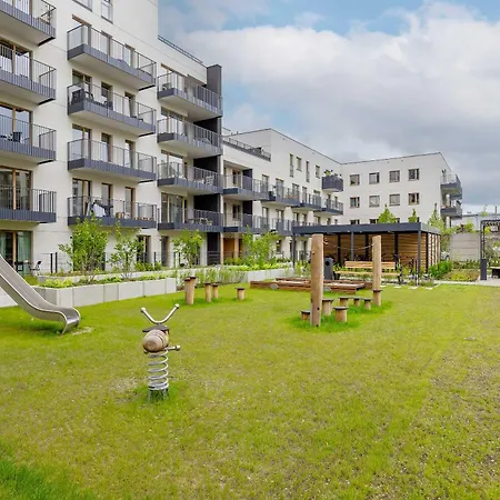 Stylish With Garden In Quiet Neighborhood By Renters ワルシャワ