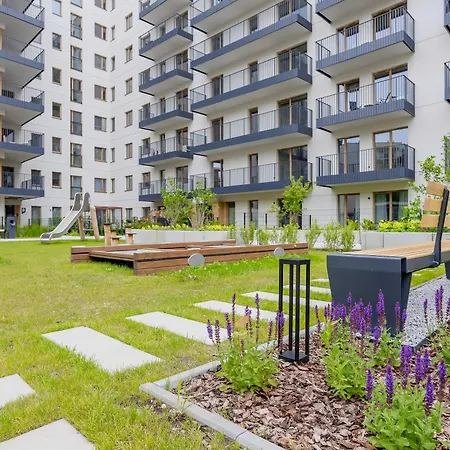 Stylish With Garden In Quiet Neighborhood By Renters *